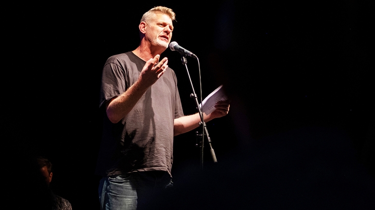 Moderiert von Björn Högsdal - Poetry Slam Delux - Hochdeutsch vs Platt