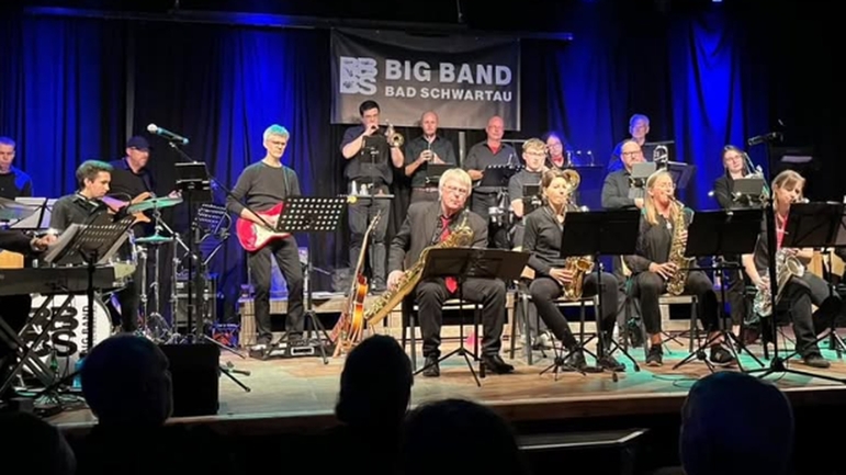Tanz in den Mai mit der Big Band Bad Schwartau - Jazz, Swing, Funk, Rock & Pop