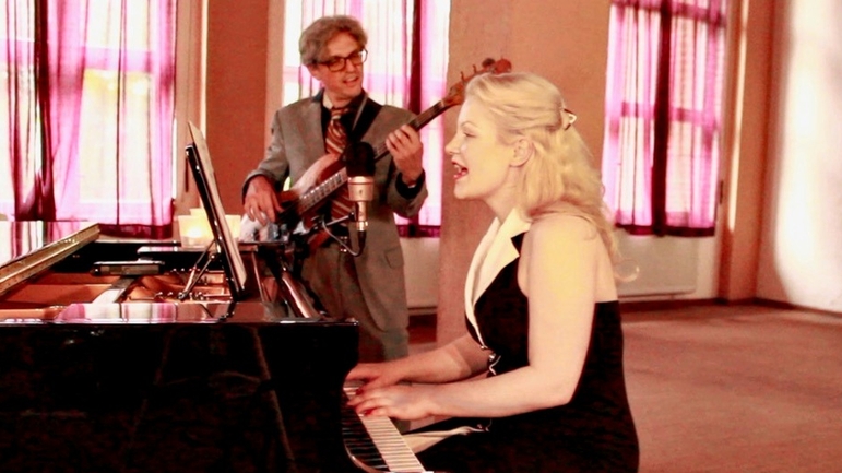 Fly me to the Moon- Duo - Doppio Jazzo Duo mit Carmelo Leotta und Julia Iffländer