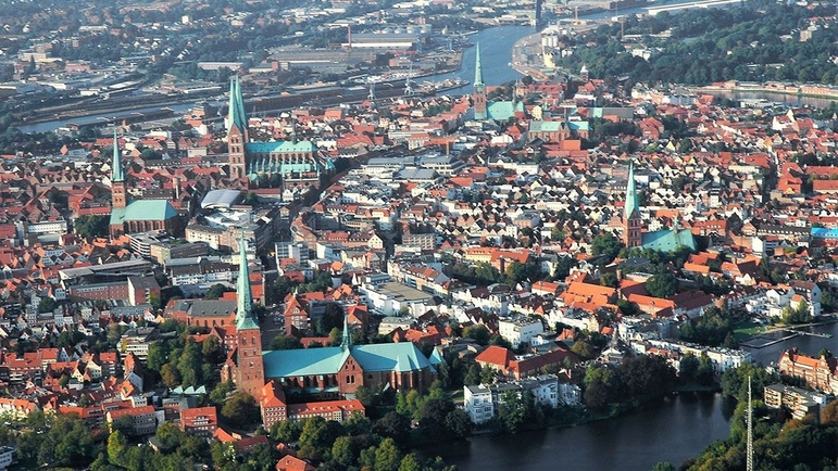 Benefiz-Sonderführung durch die UNESCO-Welterbe-Altstadt Lübeck inkl. Kirchenführung in St. Jakobi, Start am Holstentor
